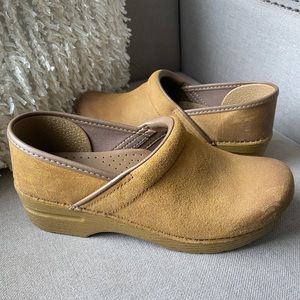 Dansko distressed suede honeycomb clogs - 39/9